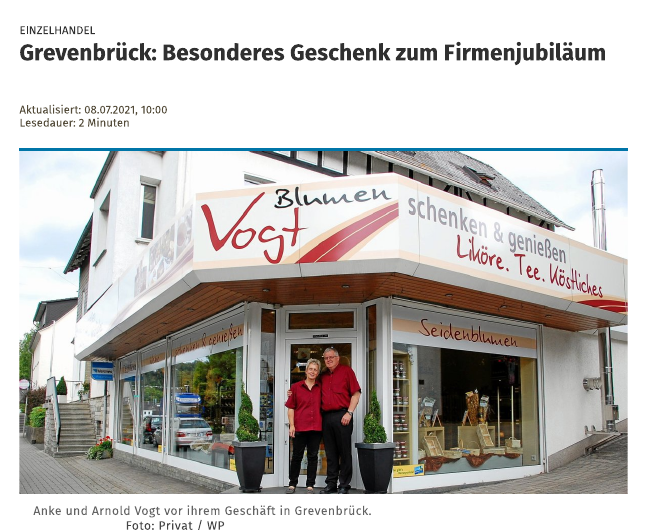 Anke & Arnold Vogt vor ihrem Geschäft (2011)